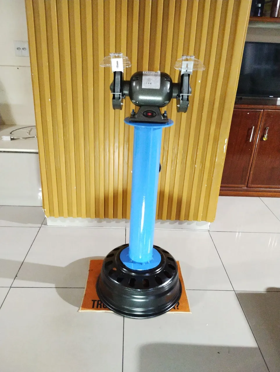 Esmeril de bancada adaptado para pedestal