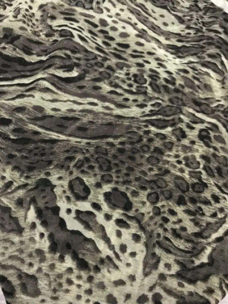 Blusa com estampa de leopardo-das-neves - Foto 2