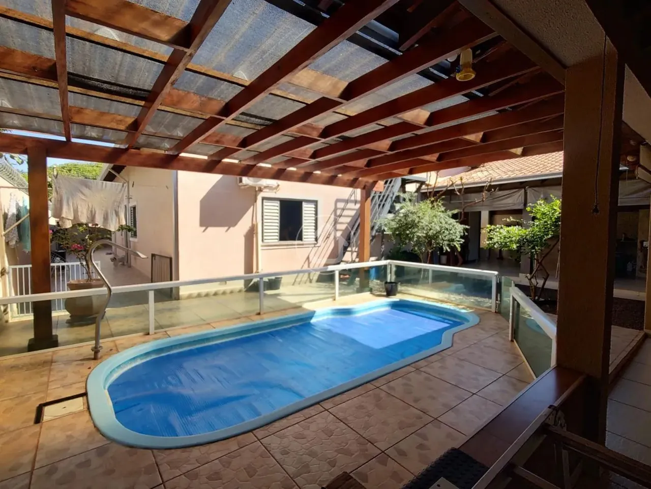 CASA COM 5 DORMITORIOS E PISCINA - VILA SOBRINHO