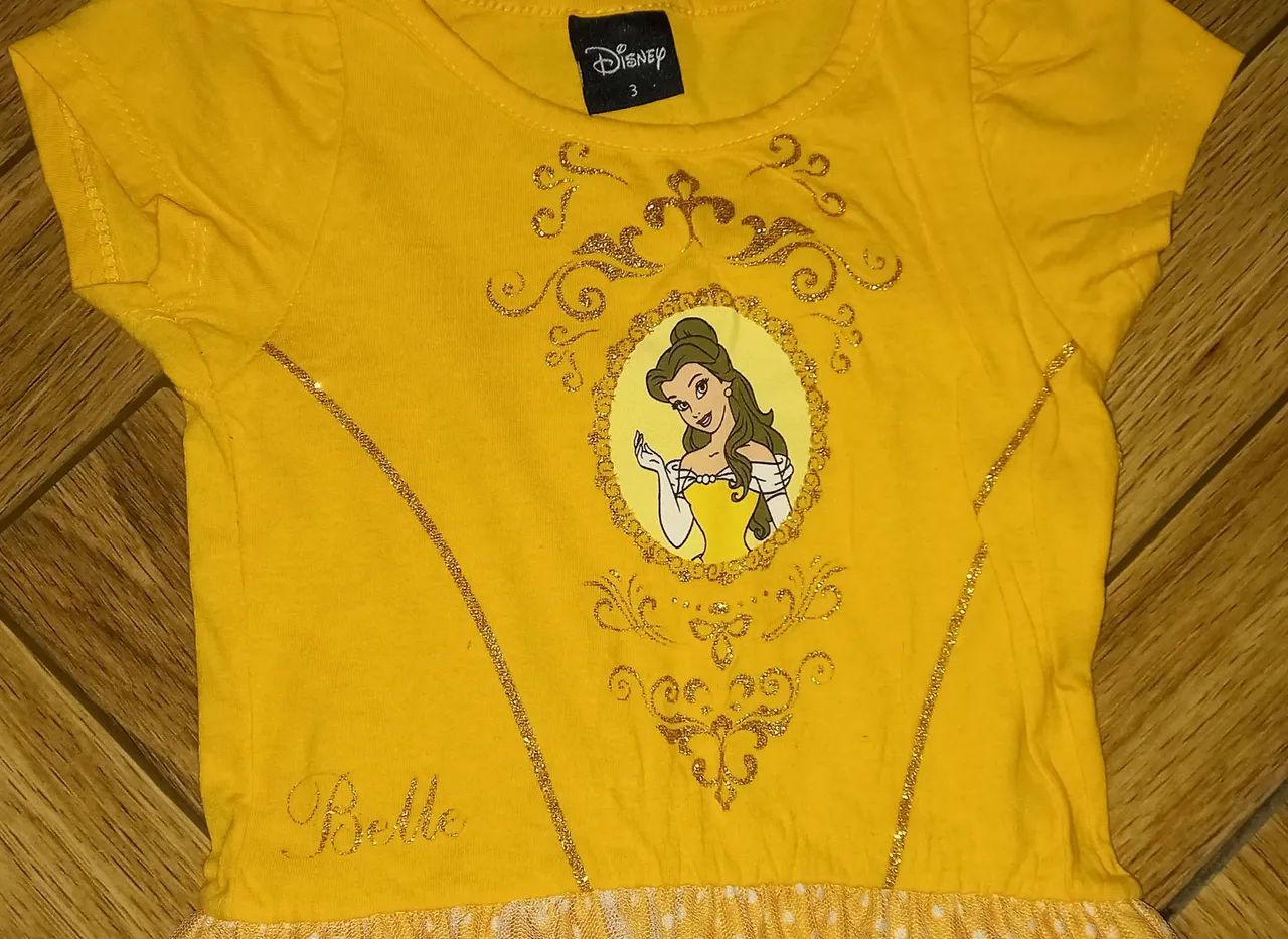 Vestido amarelo com laços de cabelo - Foto 4