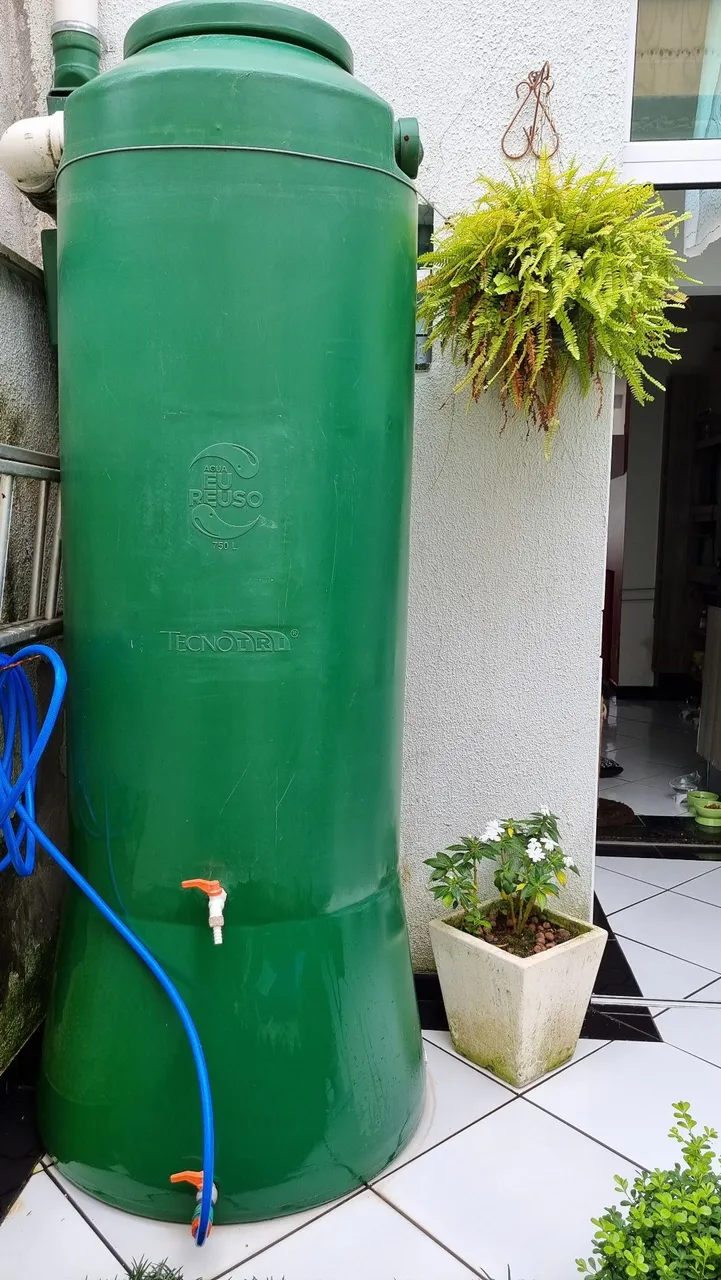 Cisterna vertical 750 litros Tecnotri<br>Modular 750 Litros.Reúso de Água<br>A par