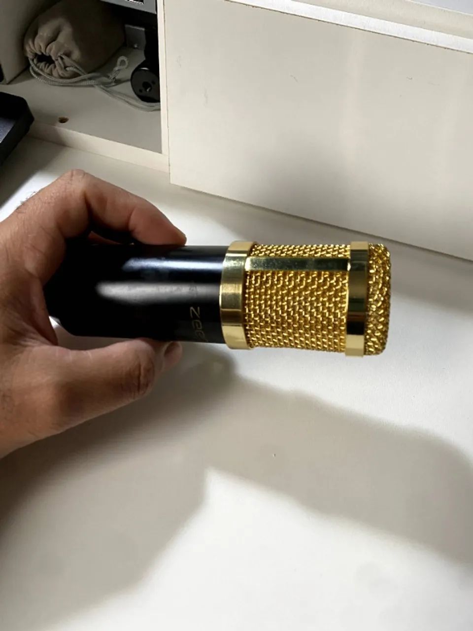 Microfone Andowl BM-800 Condensador Cardioide cor preto/dourado - Foto 4