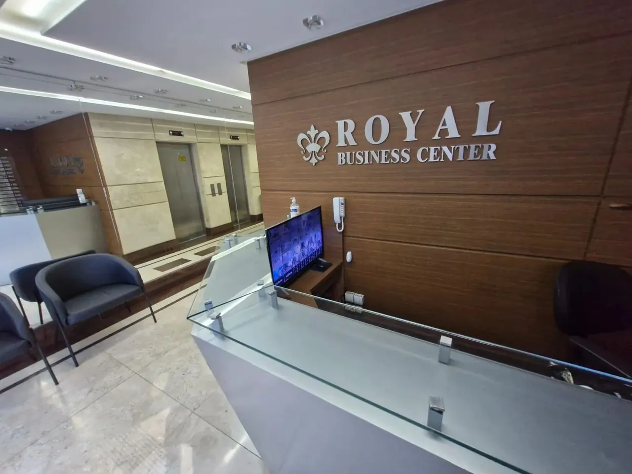 Sala ROYAL BUSINESS CENTER com garagem
