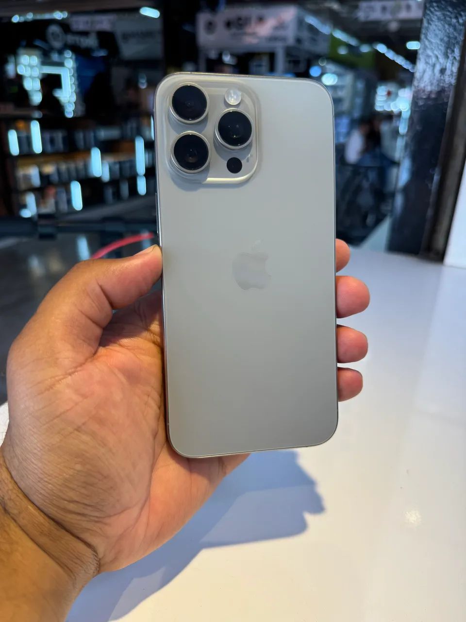 iPhone11（iPhone15pro風）256g シルバー iPhone 15 pro max 256g - Celulares e Smartphones - Paraviana, Boa