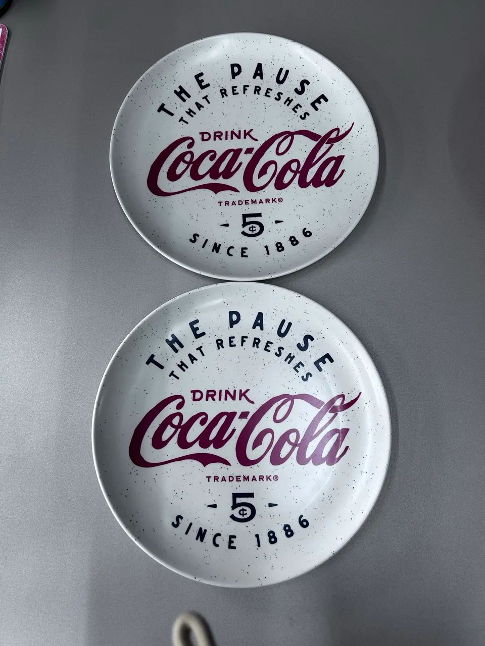 Pratos Decorativos Coca-Cola - Alumínio | Estilo Vintage