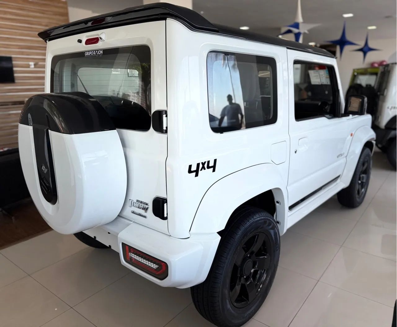 Jimny Sierra 4Style 2025 - 0km - Douglas 9 8 3 3 2 8 7 1 1  - Foto 2