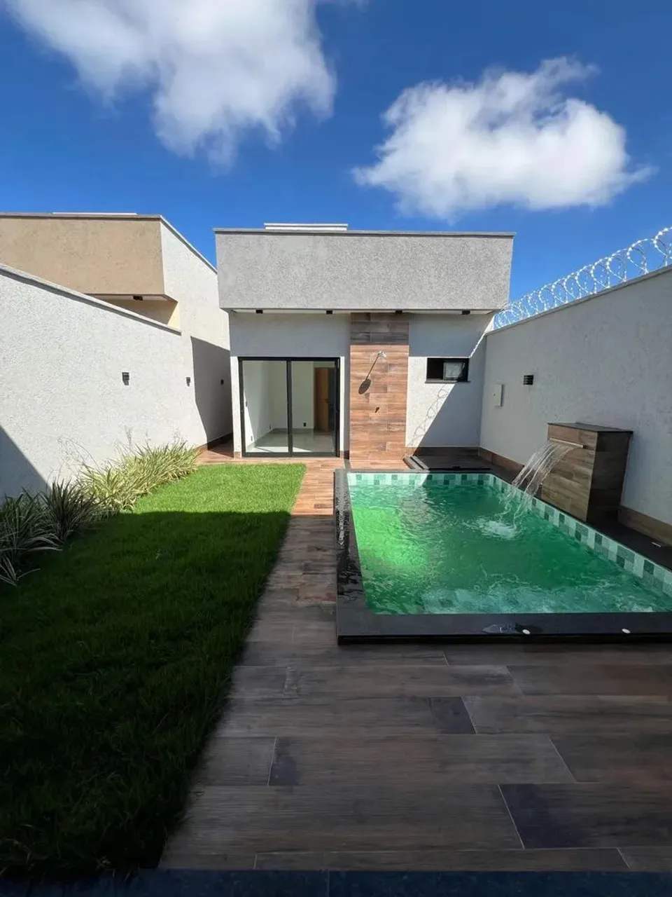 Casa 3 quartosSendo 2 suítes - Setor Jardim presidente em Goiânia.