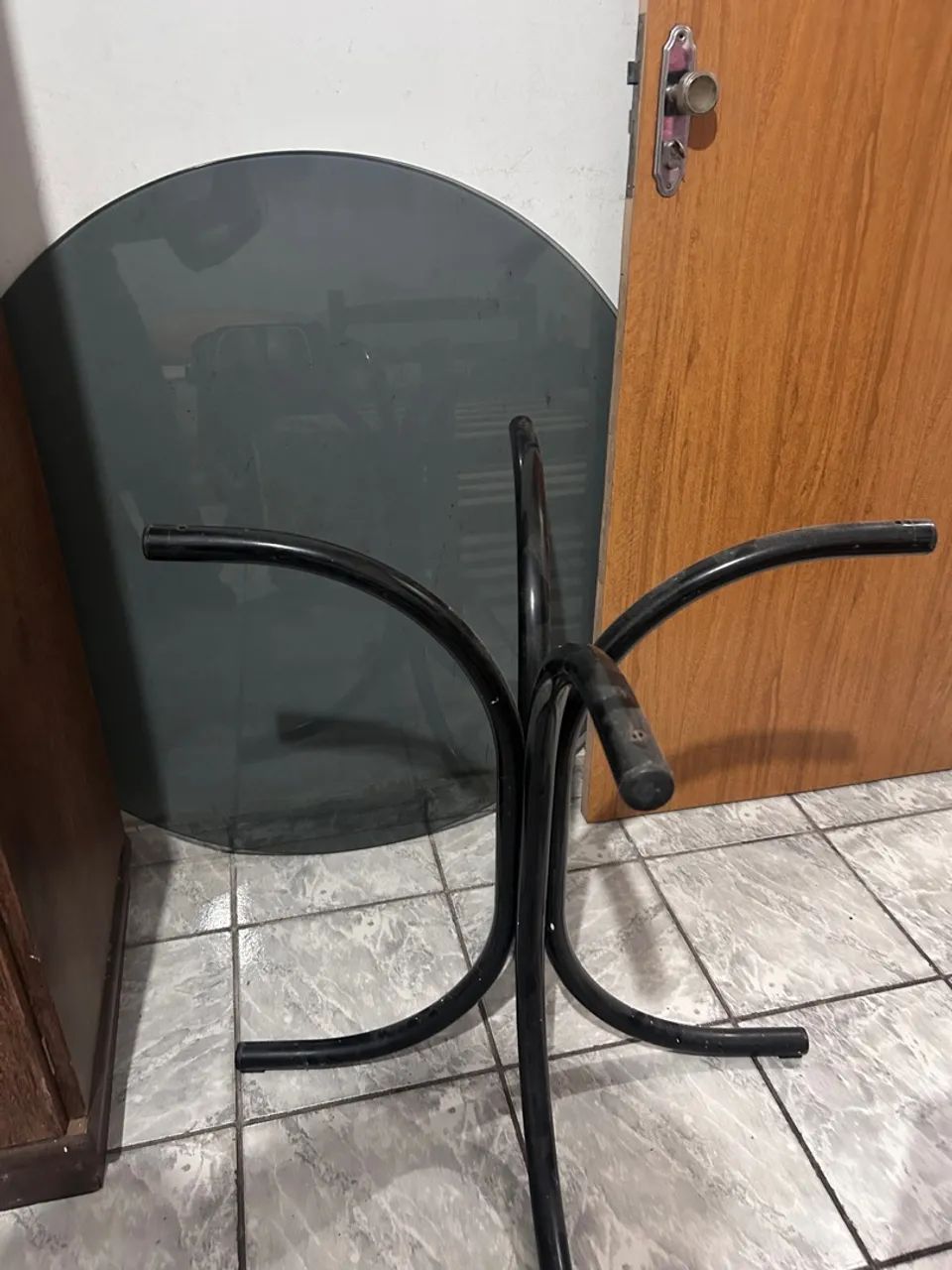 Mesa de centro com tampo de vidro 95cm 