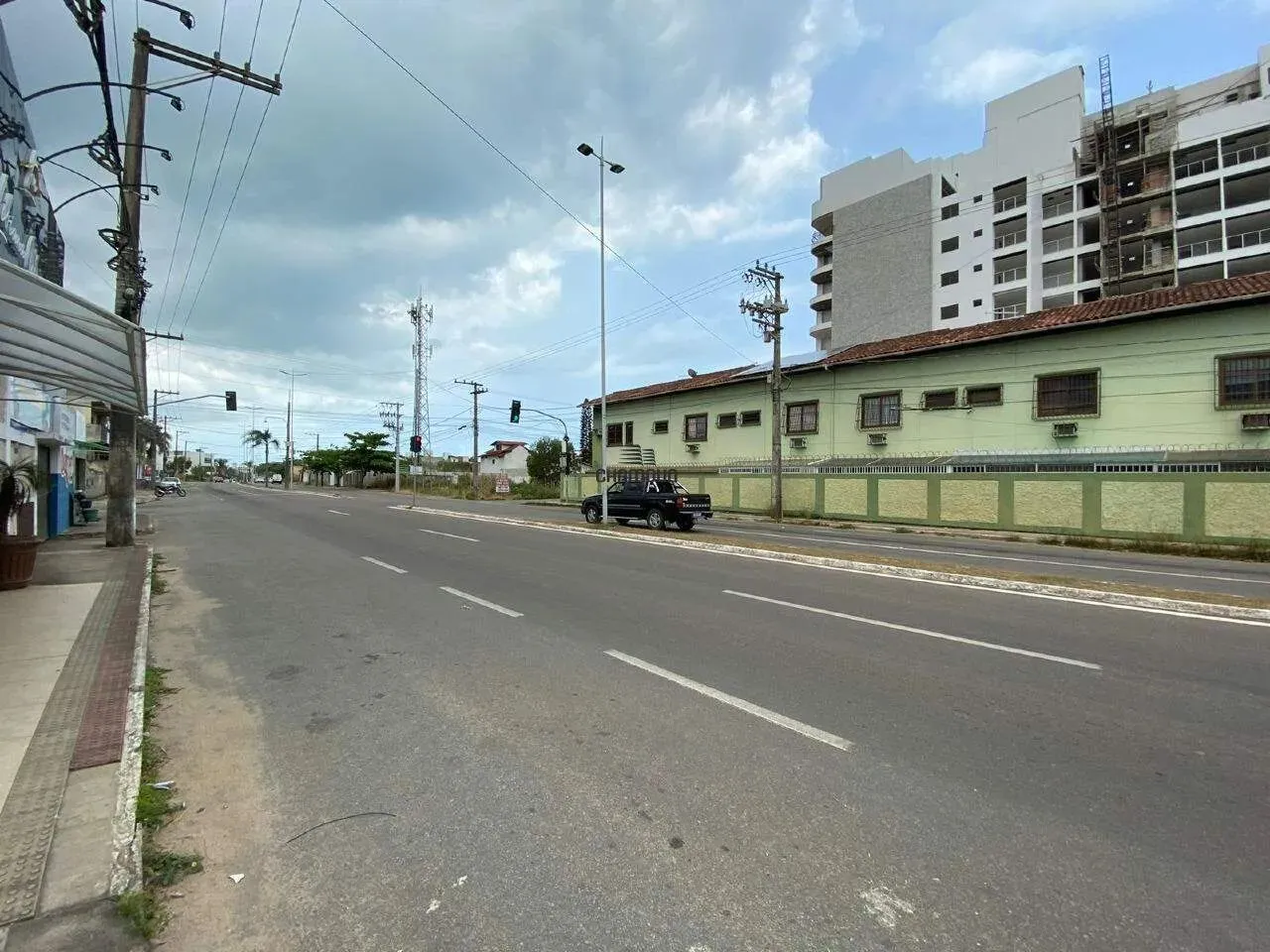Loja de frente para a pista em Nova Guarapari, Guarapari/ES.