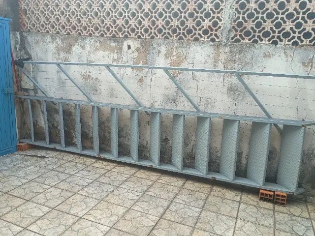 escada de metal