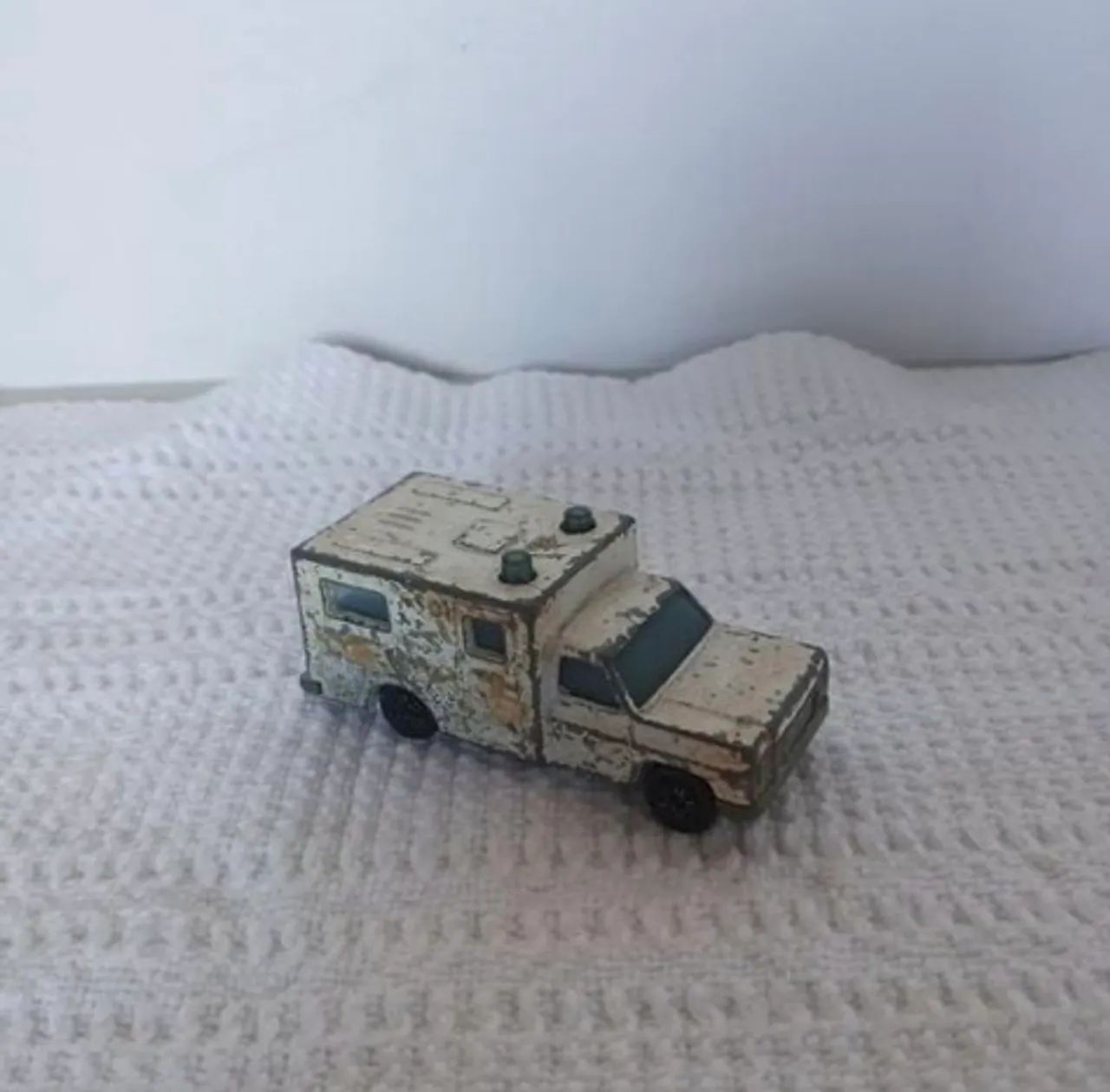 Brinquedo antigo ambulância de ferro - Foto 2