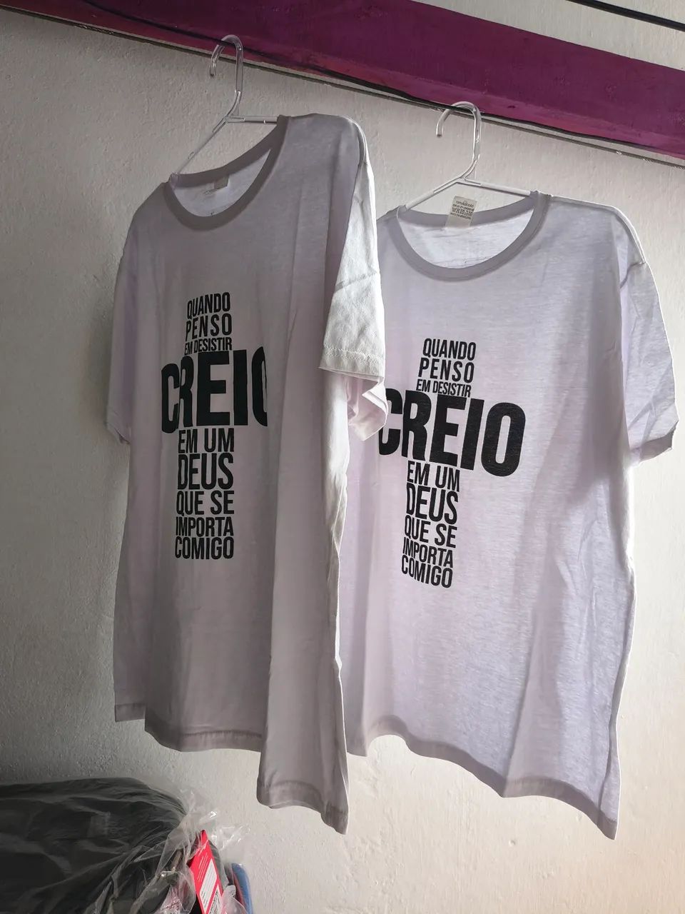 Camiseta  R$39,00 as duas. - Foto 2