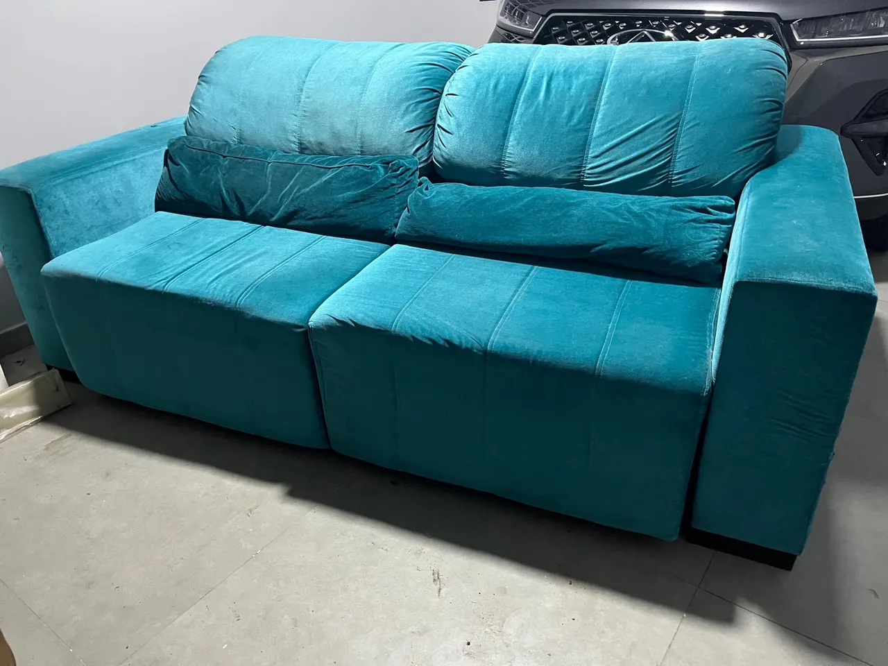 Sofá Turquesa Confortável e Moderno
