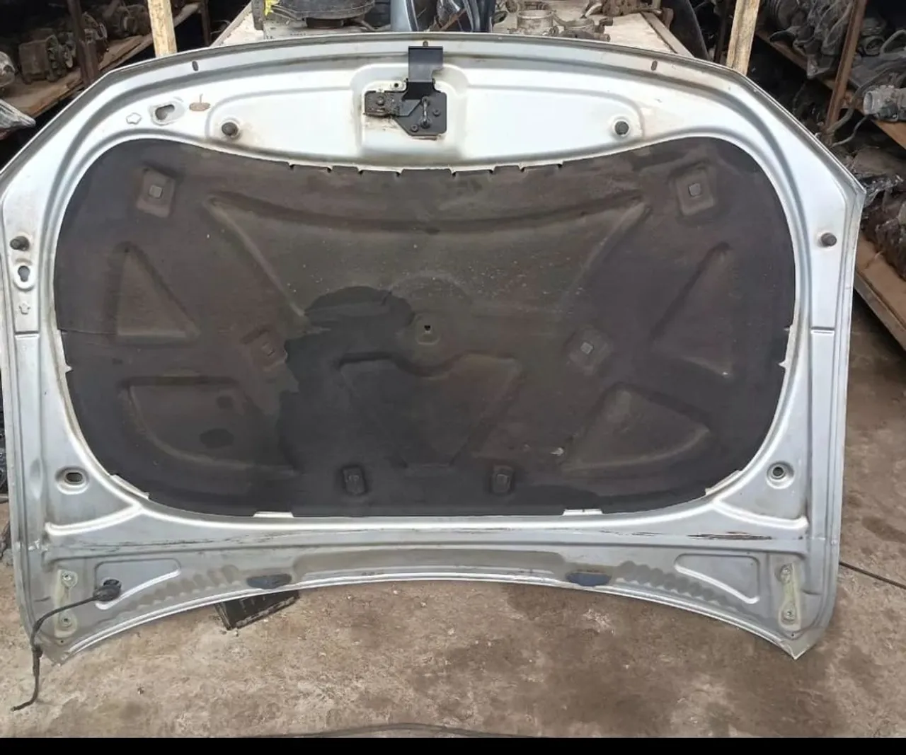 Capu Amarok cor Prata em ótimo estado