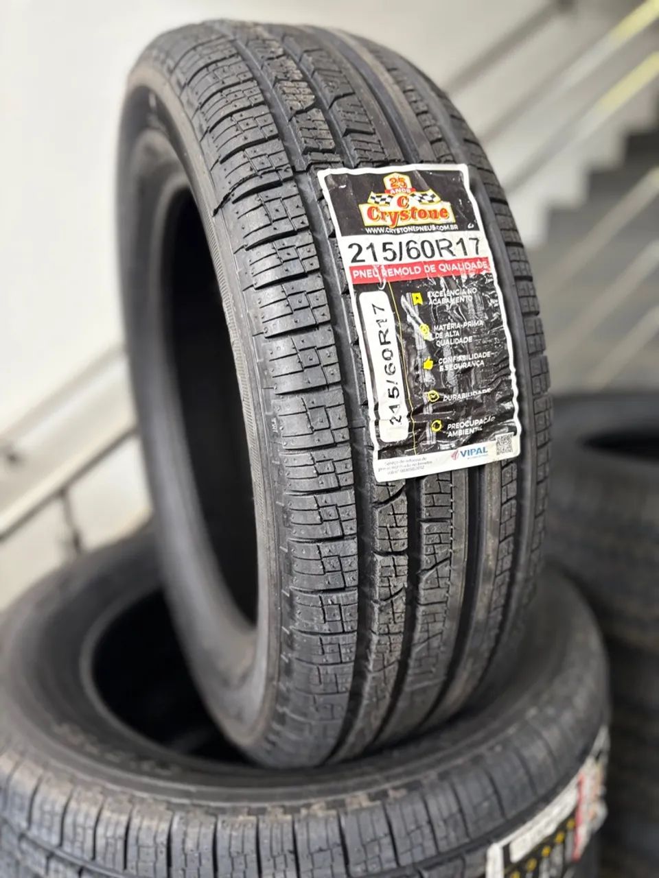 01 Pneu Crystone 215/60R17 remolde  - Foto 2