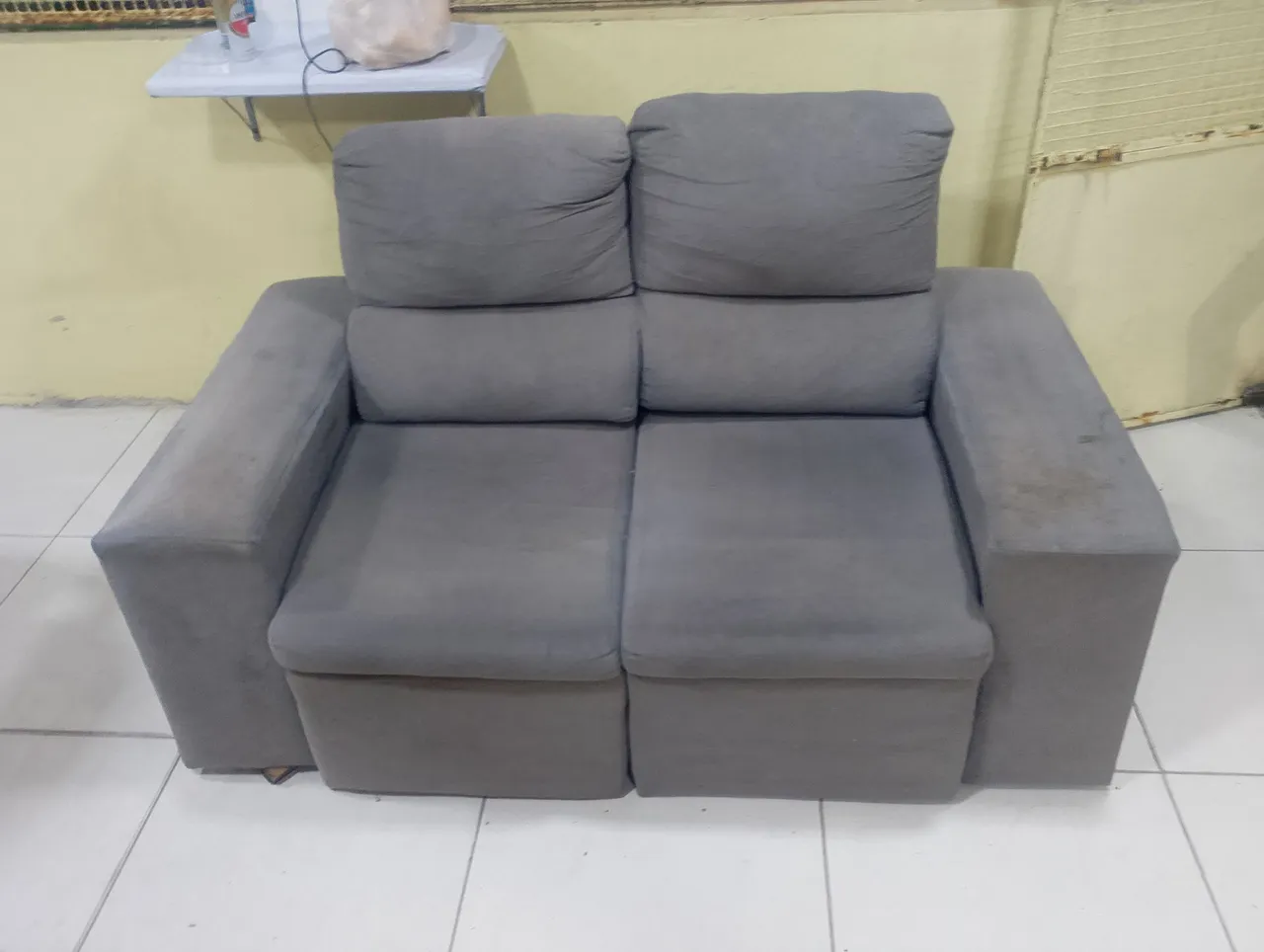 Sofá Cinza 2 Lugares