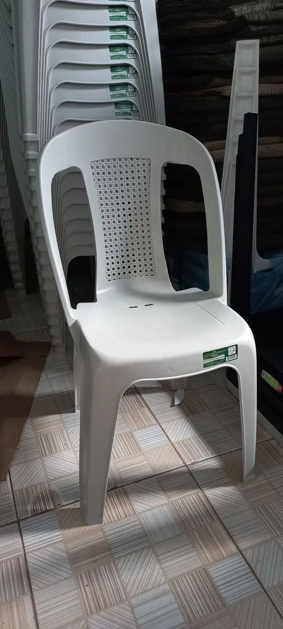 Cadeira Plástica Reforçada Novas Direto de Fábrica  - Foto 2