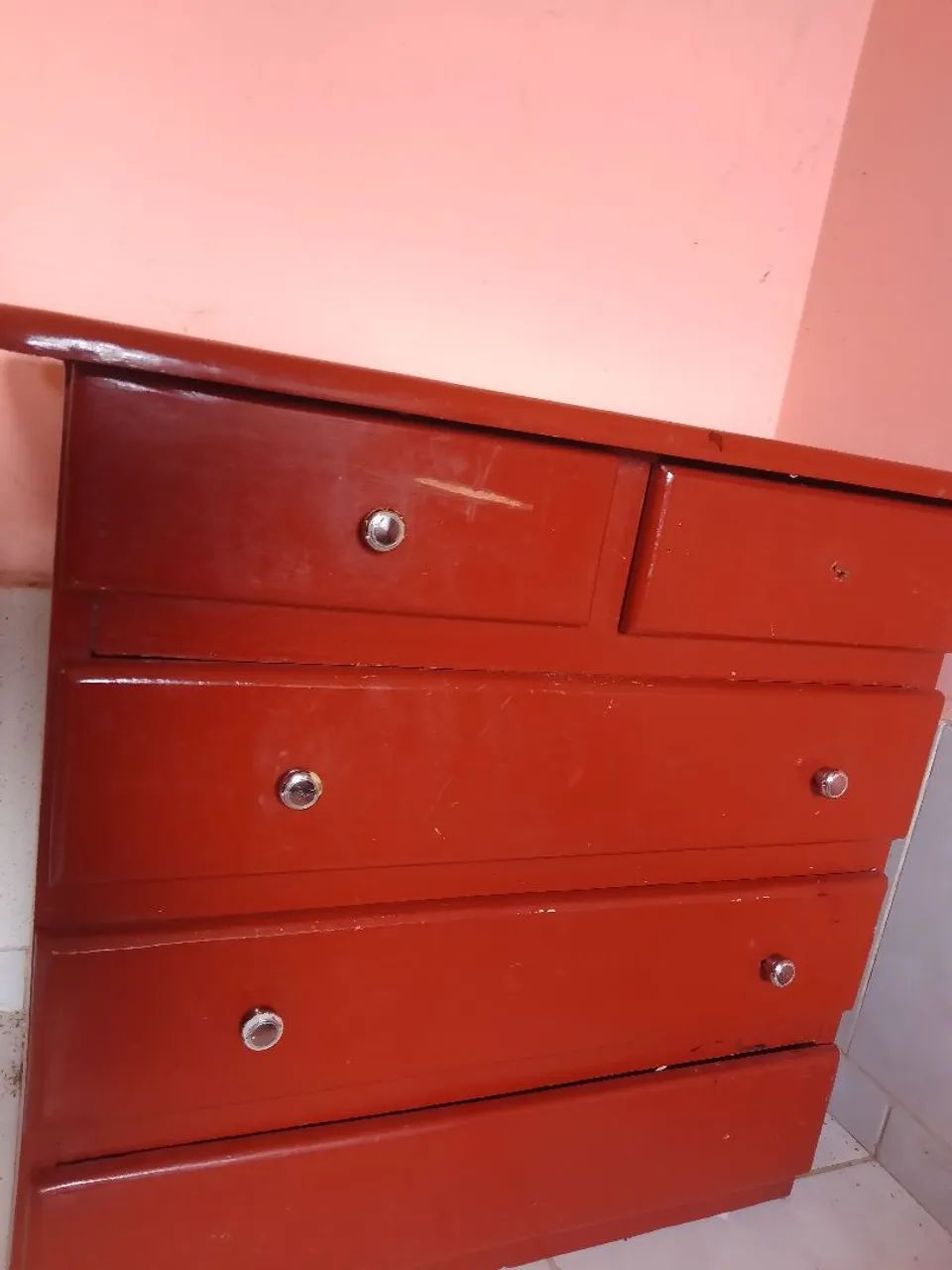 Cômoda vermelha com gavetas - Foto 2