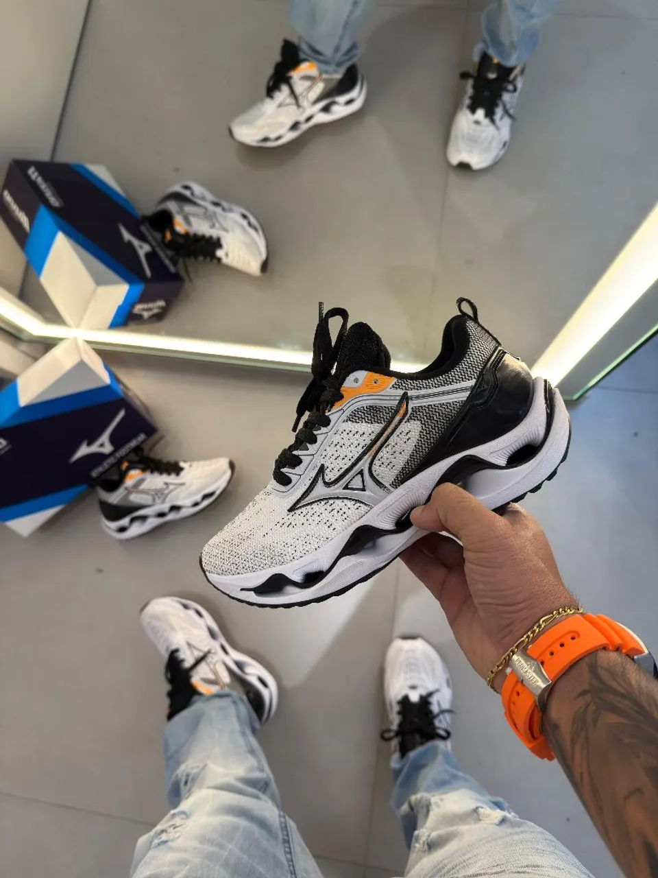Mizuno Wave Stratos