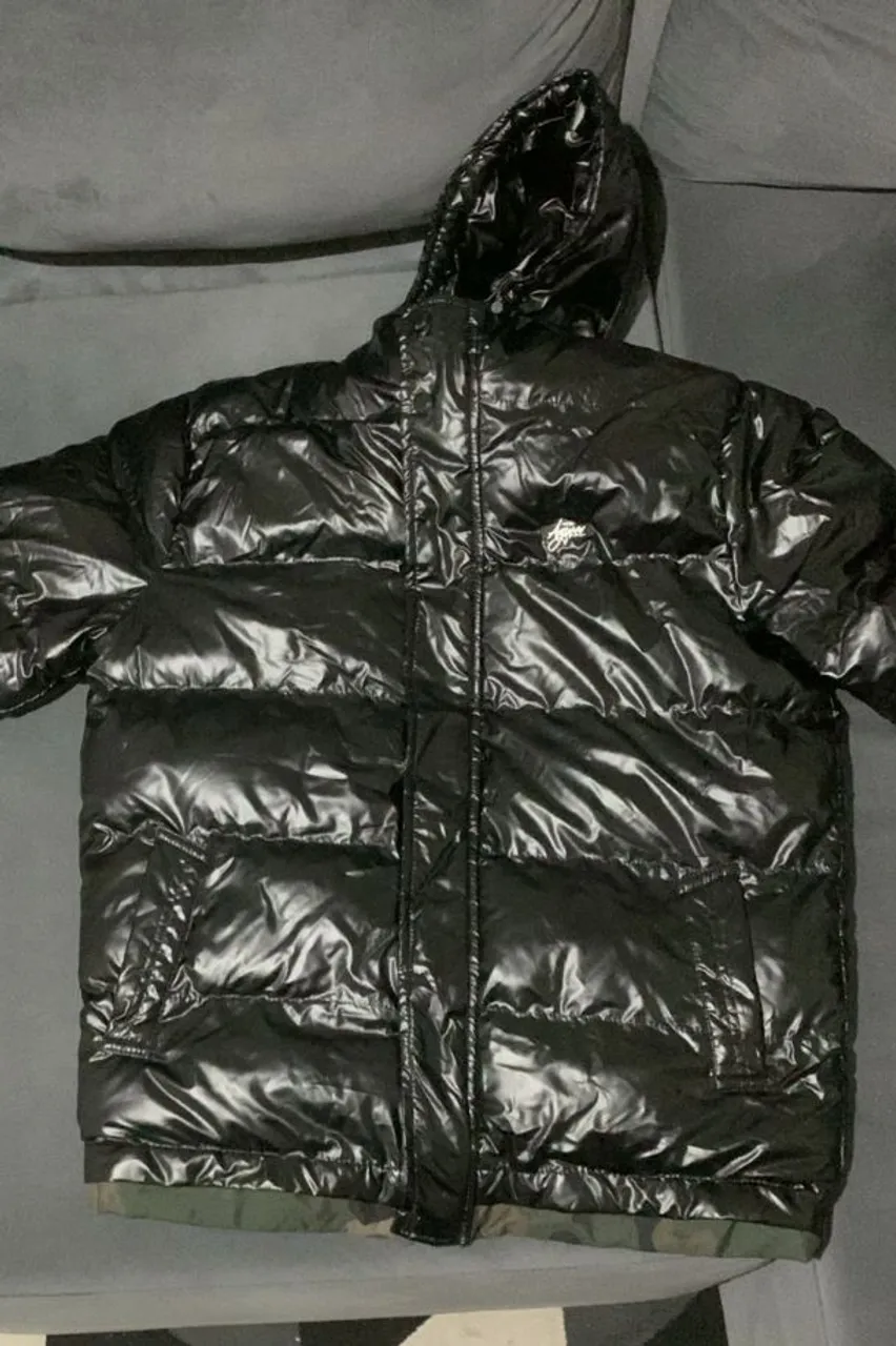 Jaqueta Puffer Preta com Capuz