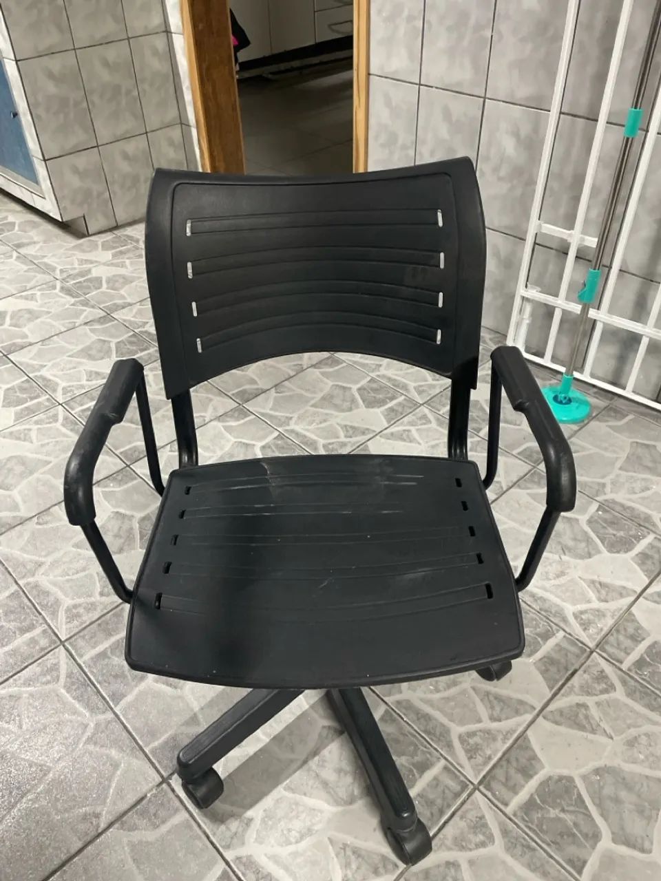 Cadeira de Escritório Giratória Preta