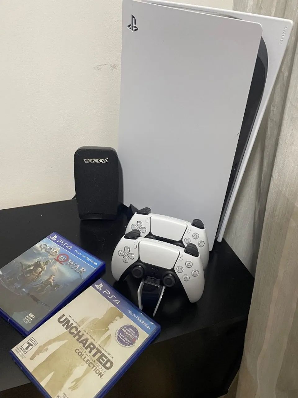 Vendo PlayStation 5, 2 controles, 2 jogos
