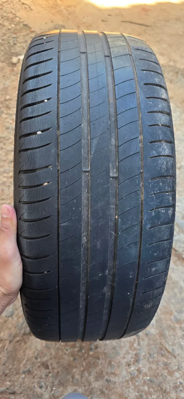 Pneu 215/50/17 michelin usado