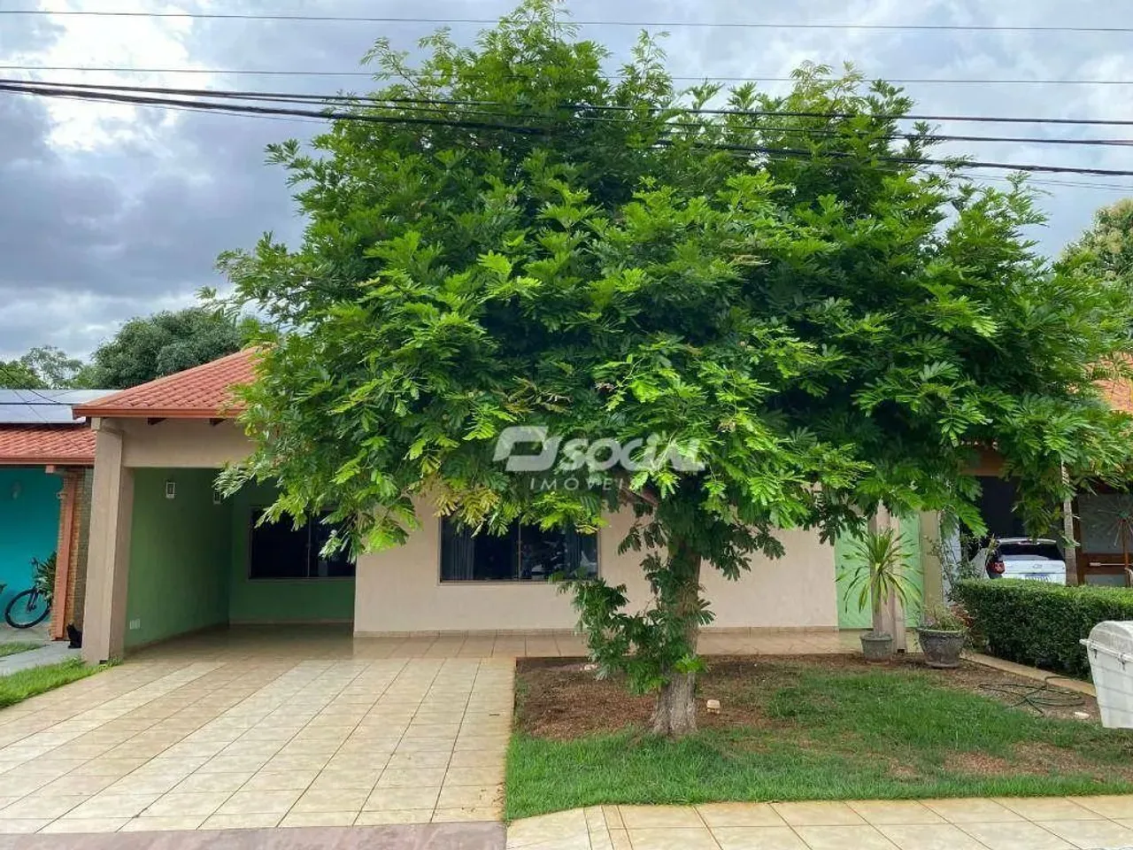 Casa ampla e com piscina privativa, disponível para locação no Condomínio Rio de Janeiro I