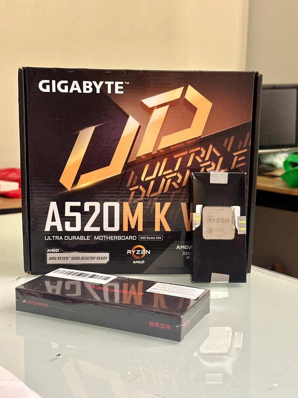 Kit ryzen 5600g + 16gb RgB + a520 lacrado