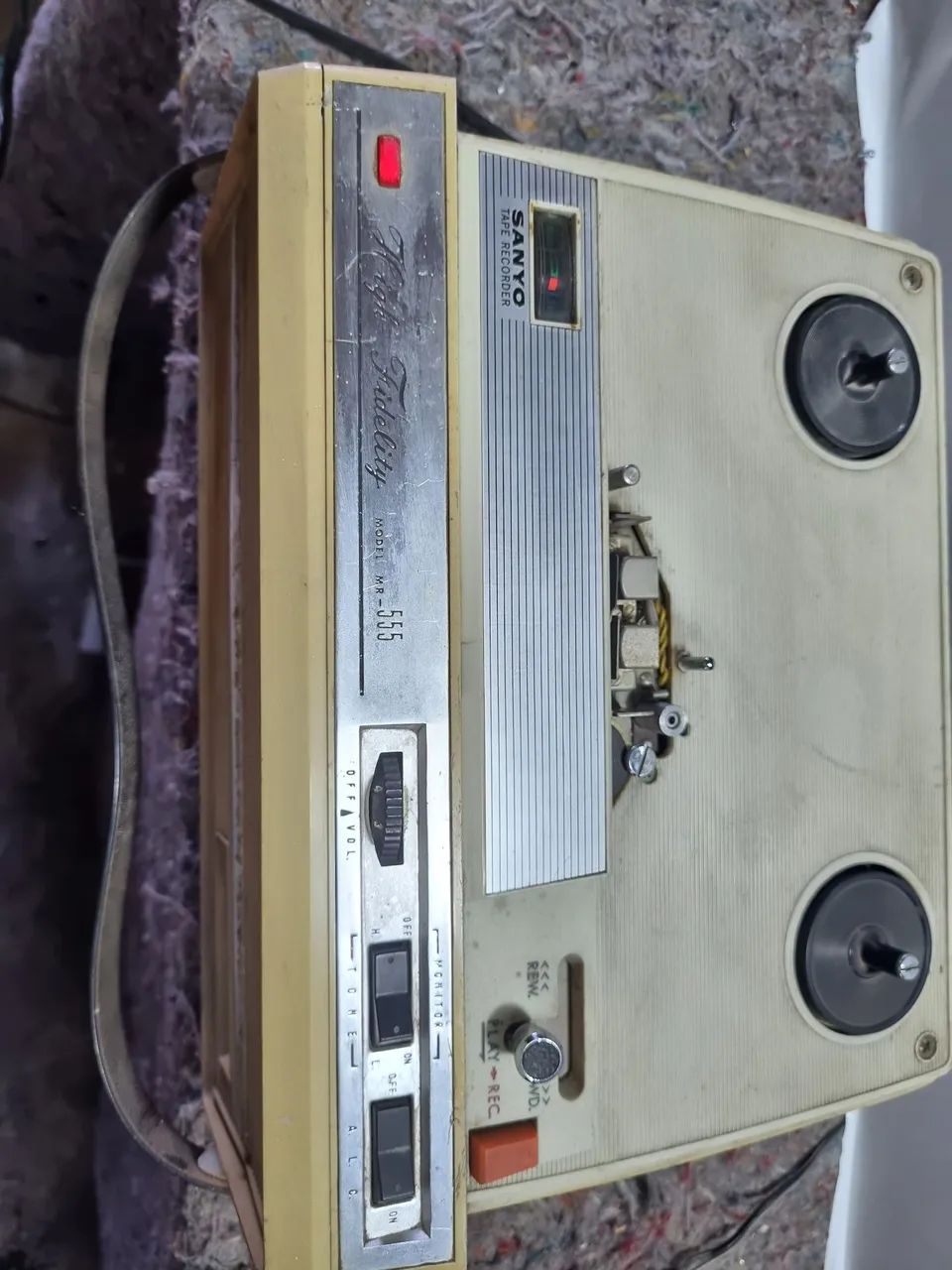 Gravador de fita de rolo Sanyo  Modelo MR.555 dos anos de 1980 - Foto 3