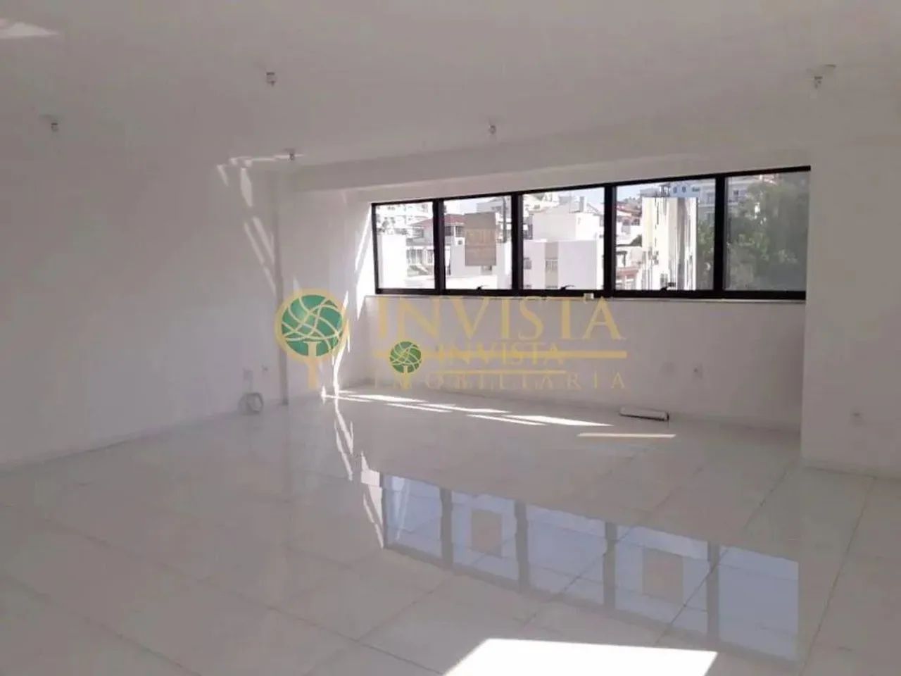 Sala comercial à venda, 50 m² e Vista Mar - Coqueiros, em Florianópolis.