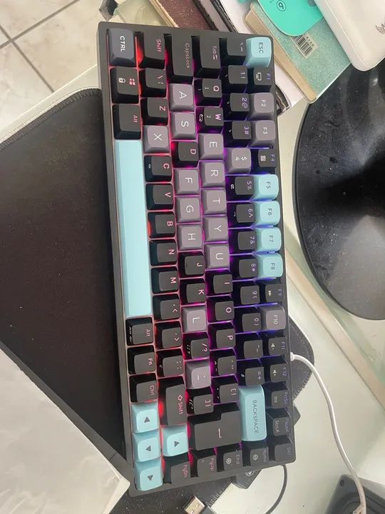 Teclado Mecânico Royal Kludge RK84/RK857 RGB Retroiluminado Bluetooth 2.4G