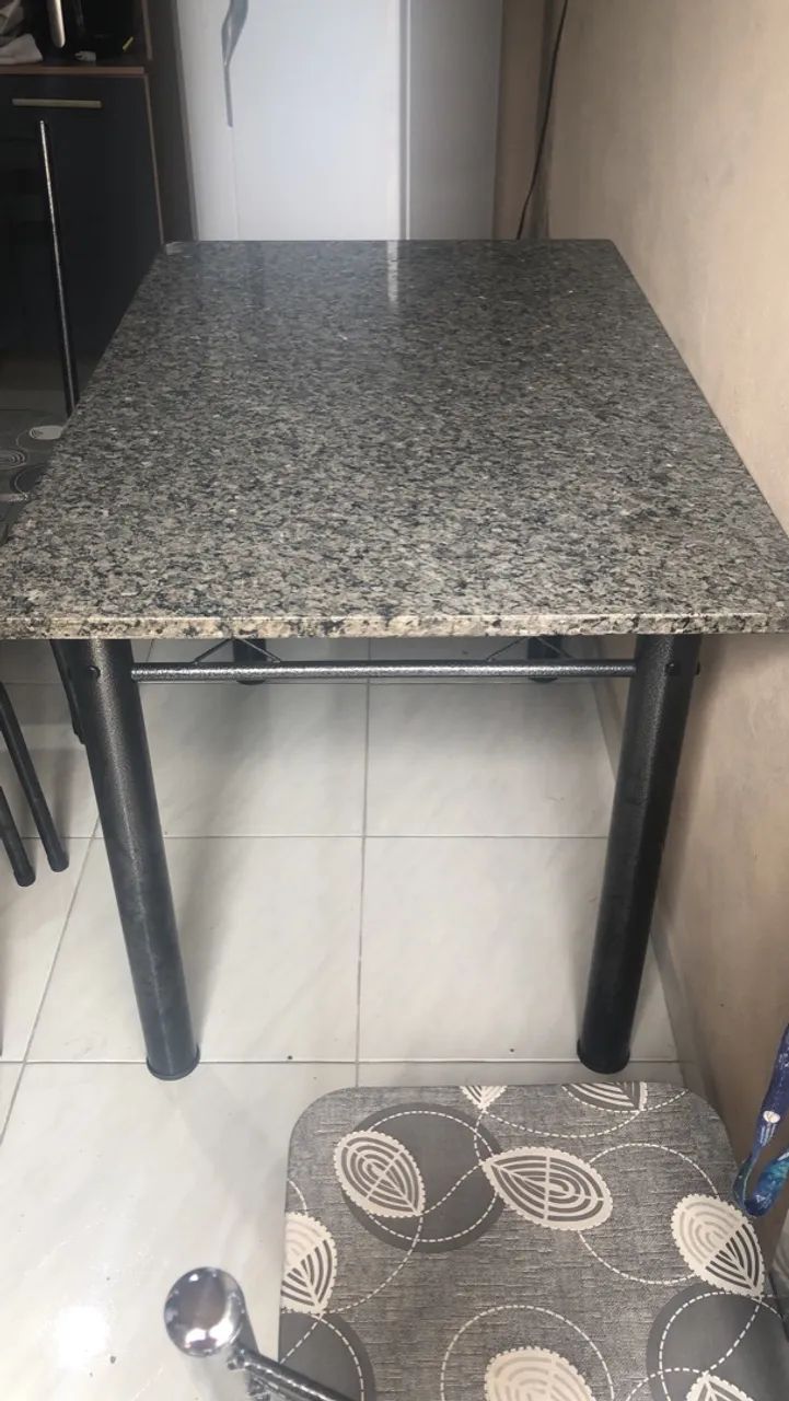 Mesa com 4 cadeiras - Semi Novos em bom estado  - Foto 5