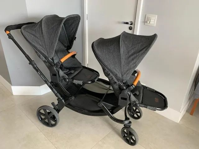 Carrinho Duplo Gêmeos Bebê Abc Designer Zoom Fashion Storm com Bebê Conforto e Acessórios