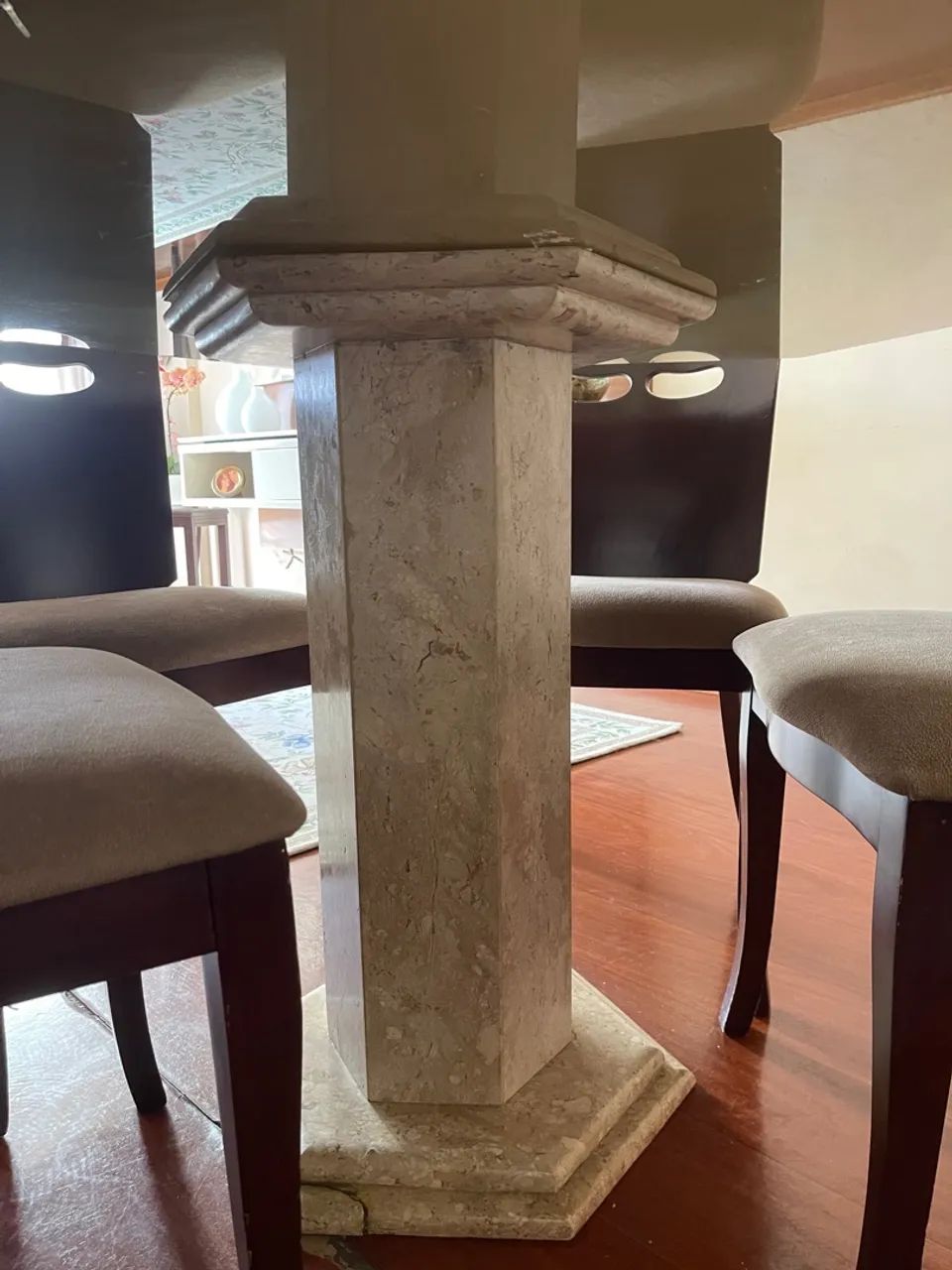 Mesa de Jantar Hexagonal com tampo de vidro e pé de mármore  - Foto 3