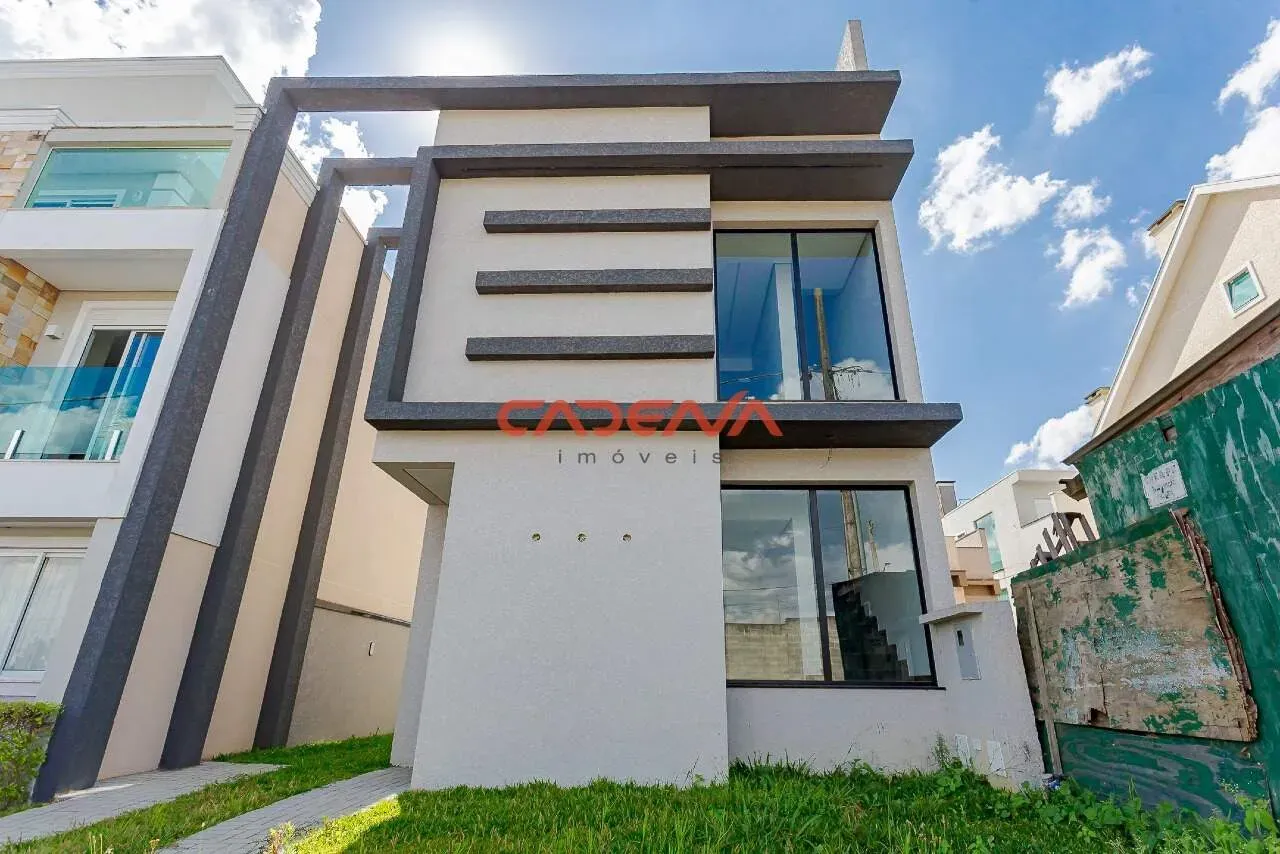 Sobrado com 3 quartos e 1 vaga para aluguel no Umbará