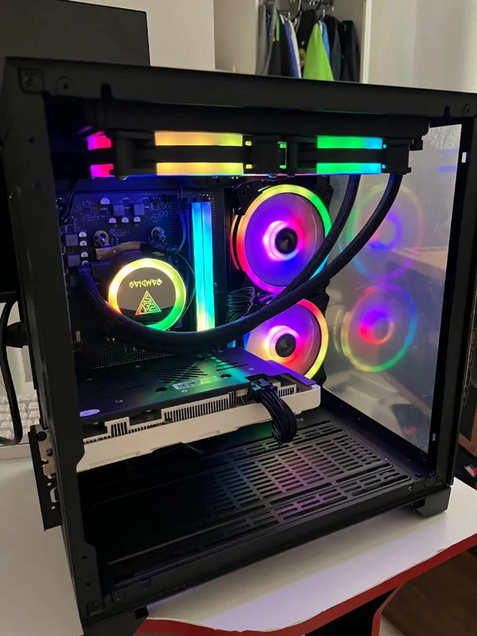 Pc gamer pra pessoas exigentes só pegar e ser feliz.