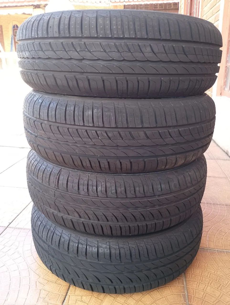 175/65 14 PIRELLI NOVO (375 Cada)
