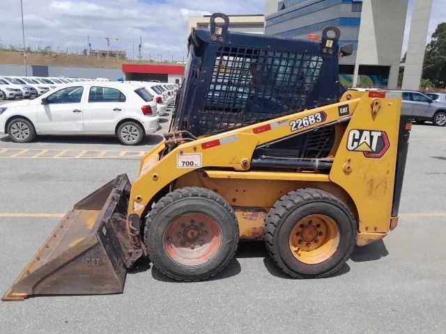 MINICARREGADEIRA DE RODAS CAT 226 ( Bob Cat )