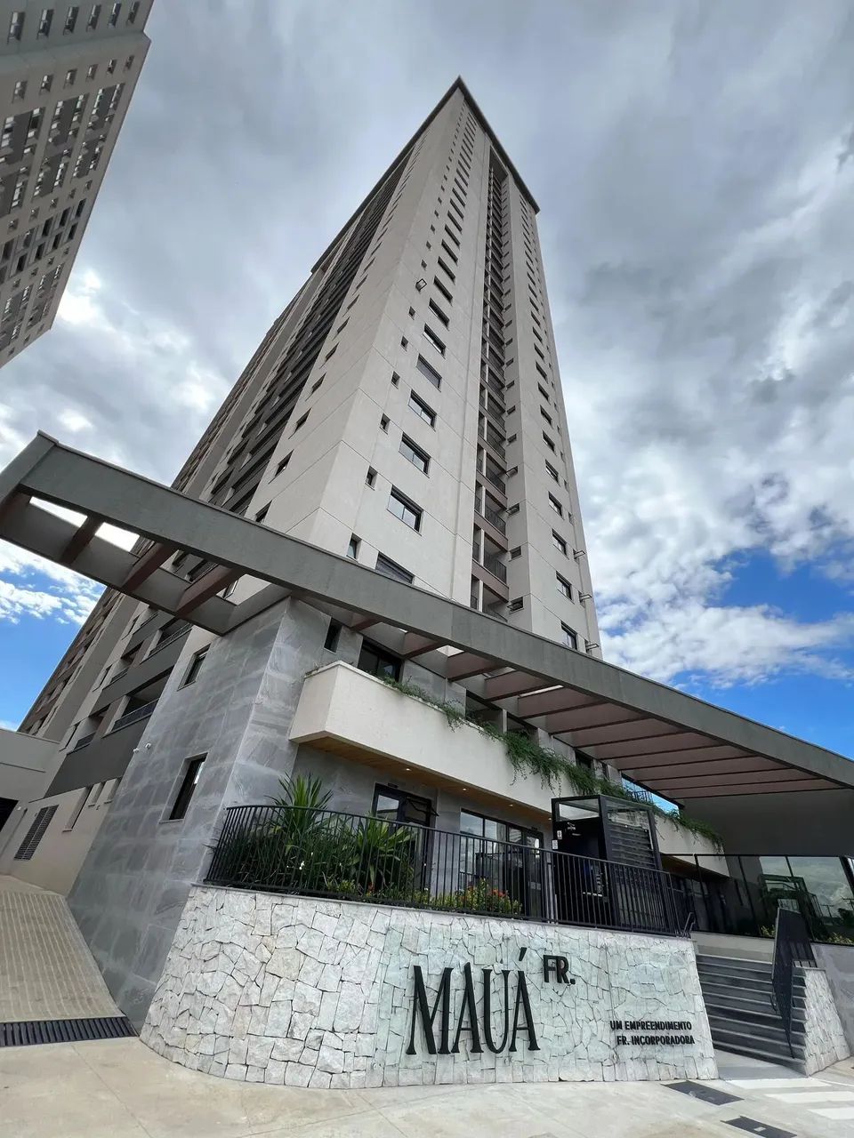 urgente -- 3 suítes de 83 m² em frente o Shopping Cerrado - pronto para morar