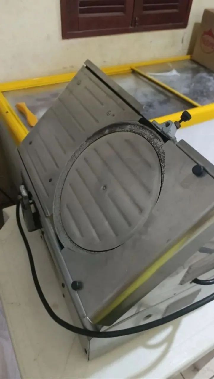 Vendo Máquina de Fatiar Automática Bermaq 127