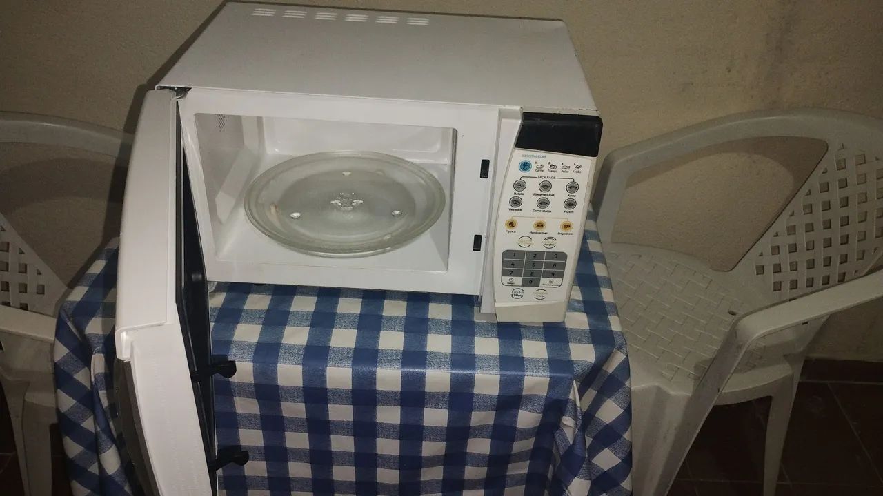 Microondas Eletrolux 18 litros  - Foto 2