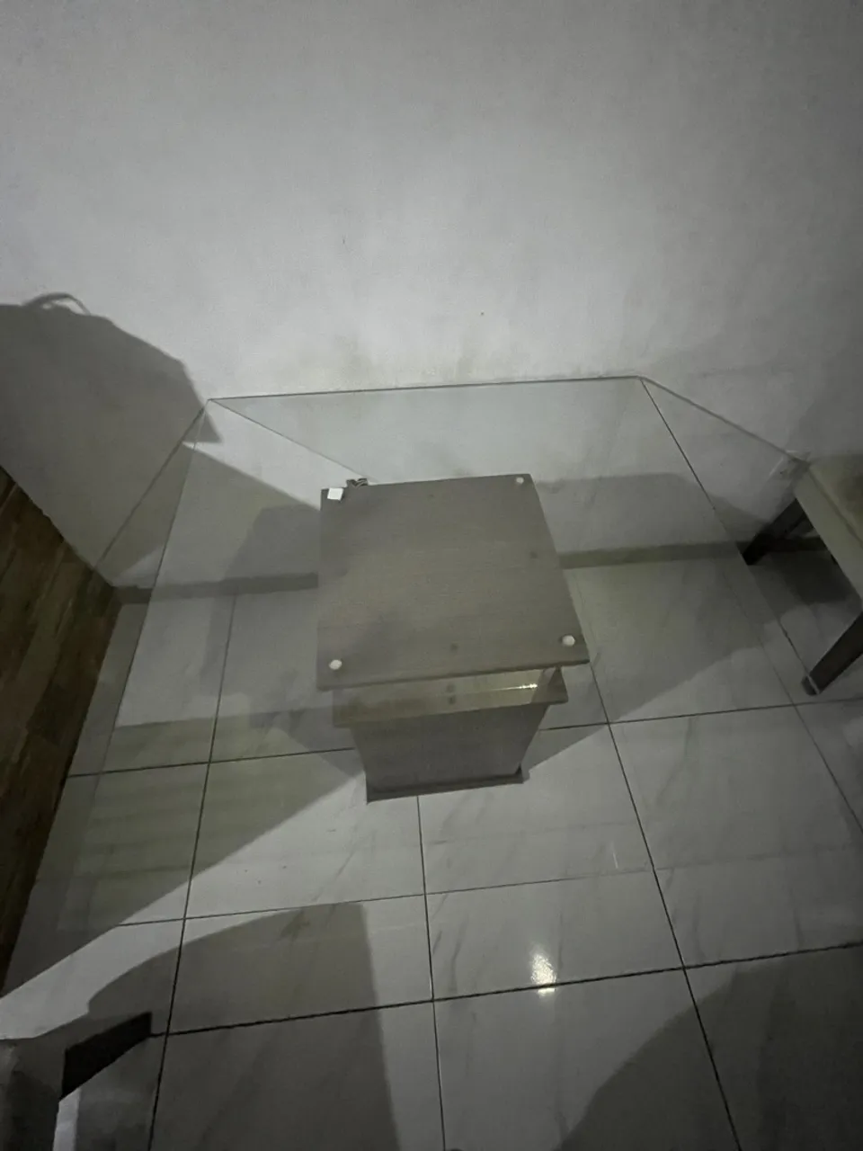 Mesa com tampo de vidro