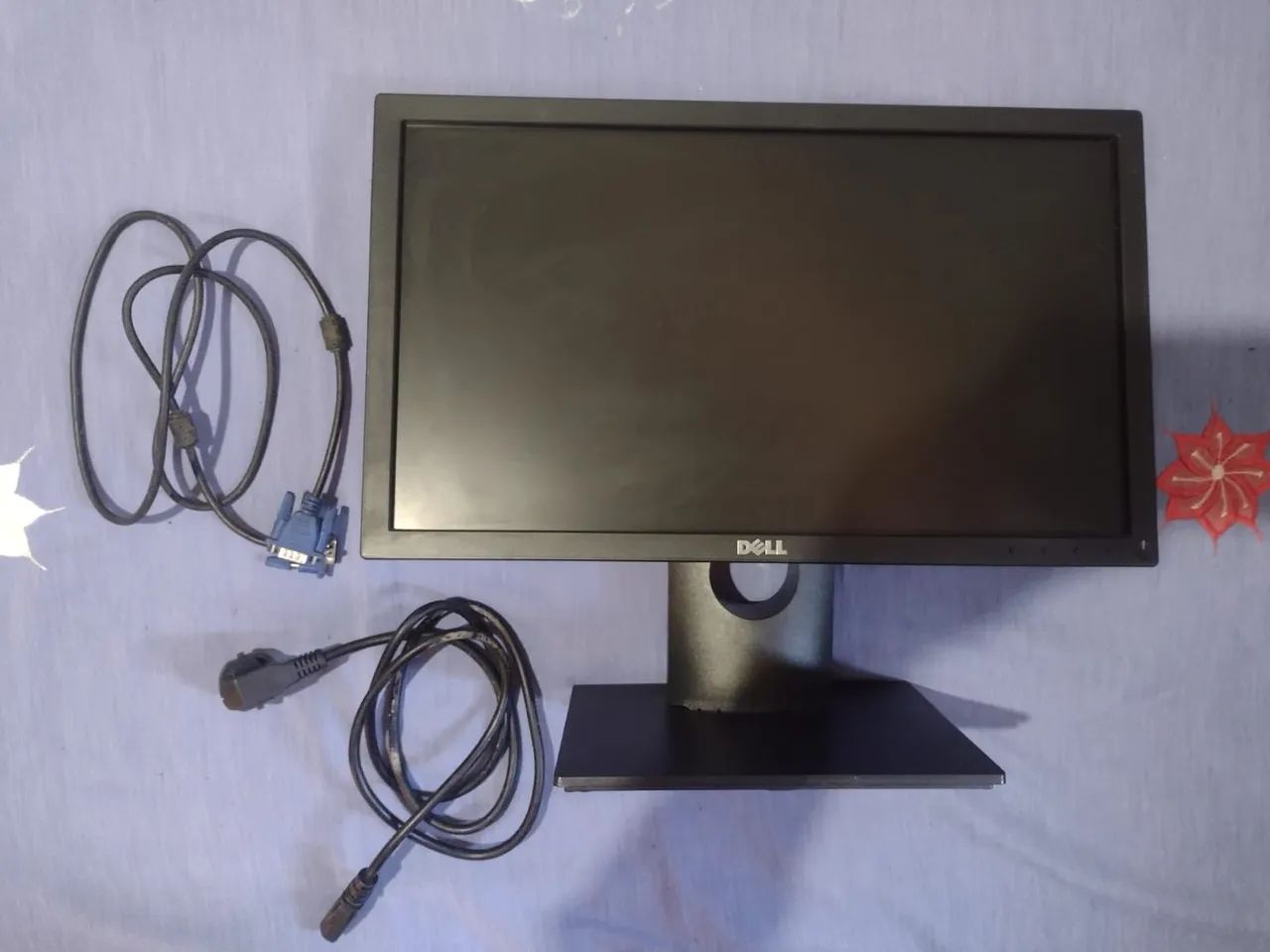 Monitor Dell com Cabos - Perfeito para uso! - Foto 2