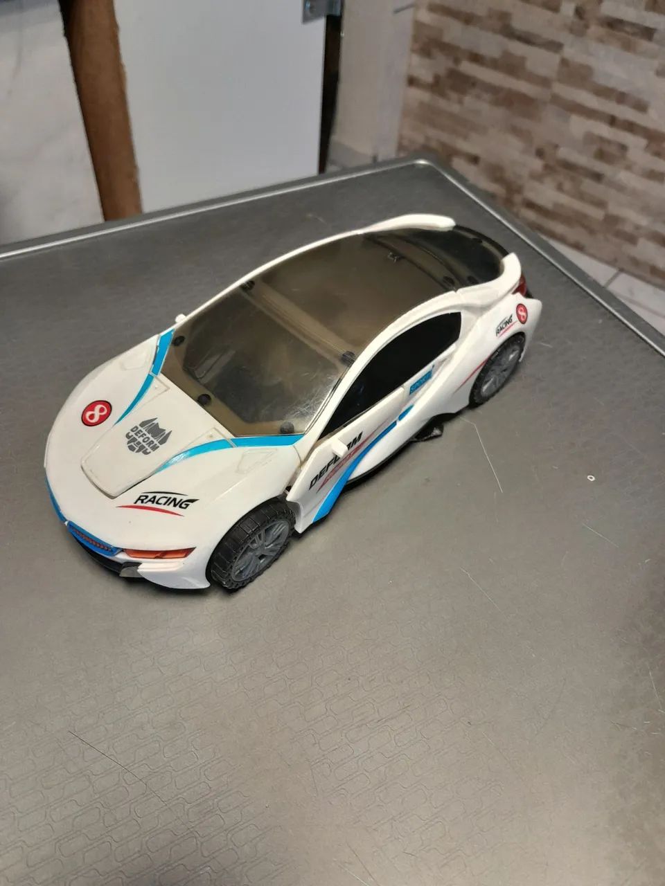 Carrinho de corrida de brinquedo