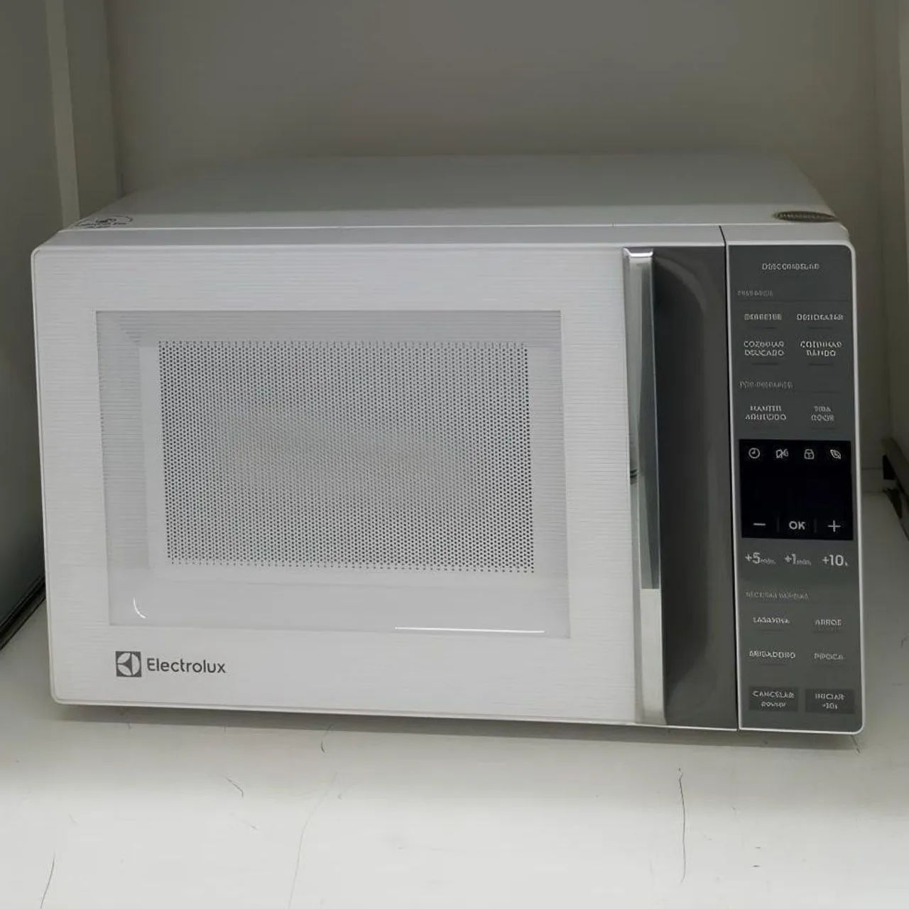 Micro-ondas Electrolux 23L Branco Efficient ME23B