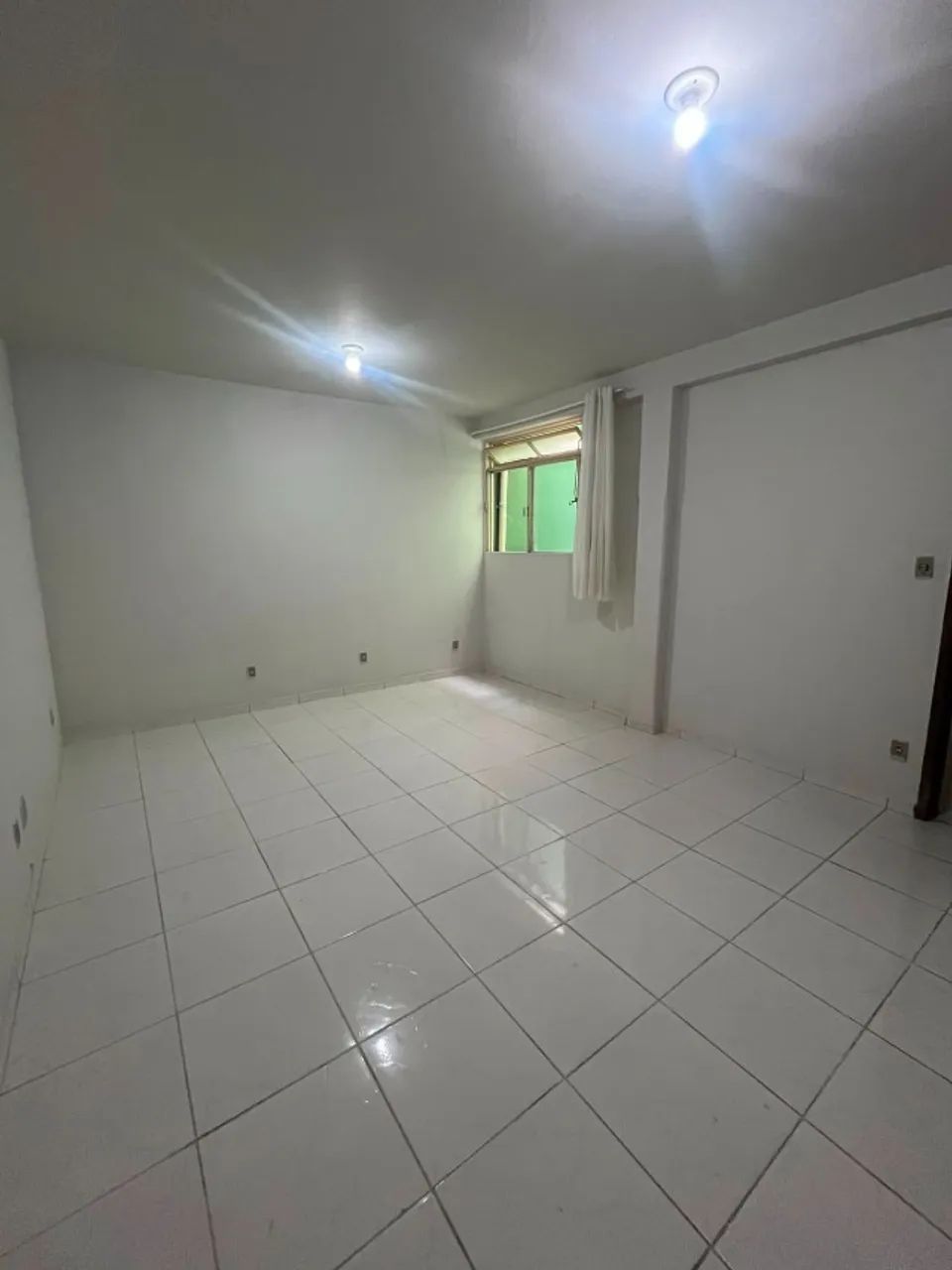 Aluga-se Kitnet Centro 700,00