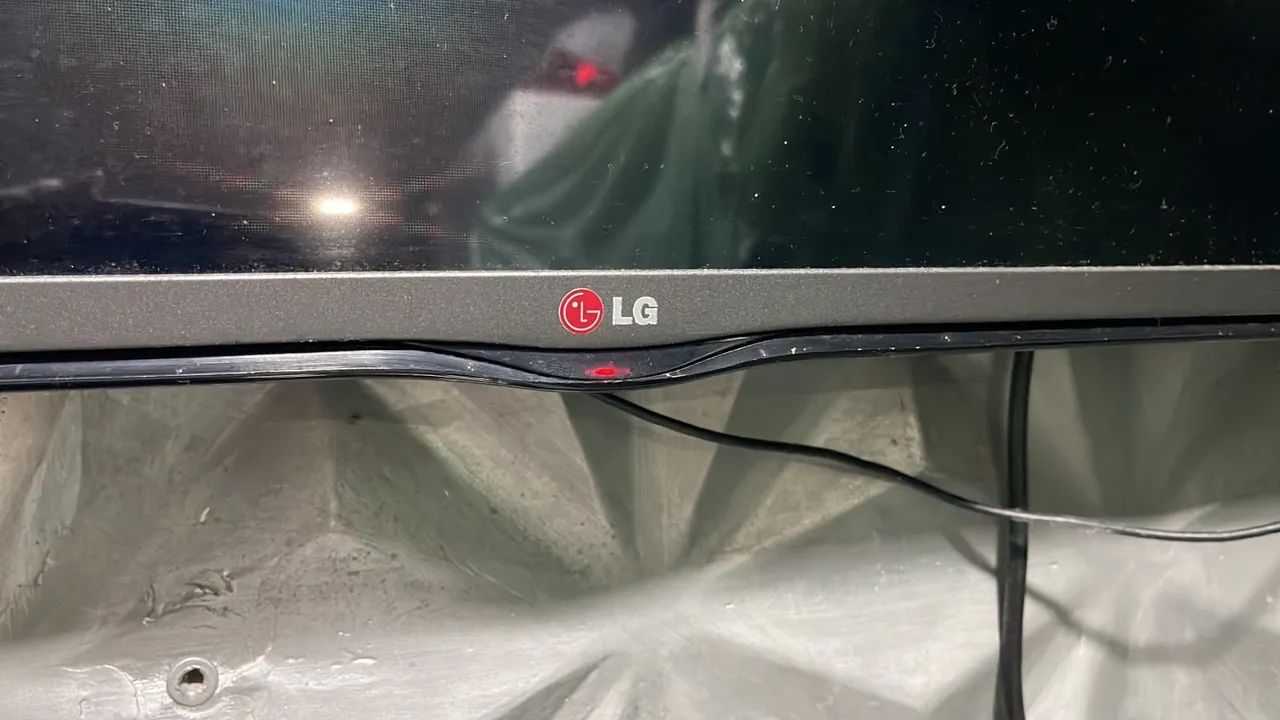 Tv 50 polegadas LG. Perfeito estado de uso. Acesso a internet com o uso do TVBOX. 