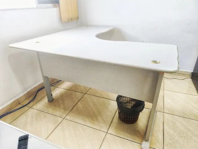 MESA DE ESCRITÓRIO EM L - BRANCA