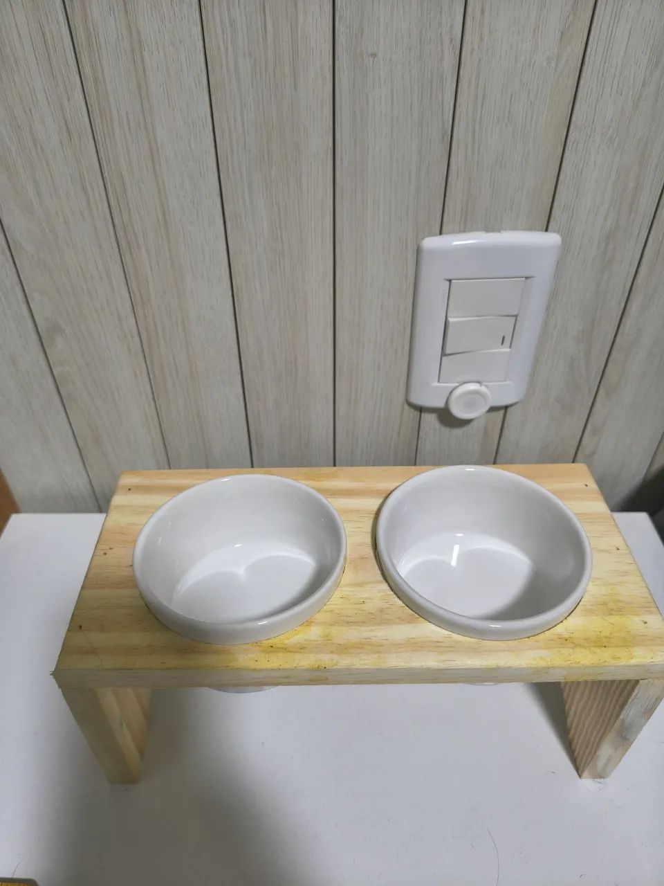 Potes de cerâmica com base para pets 